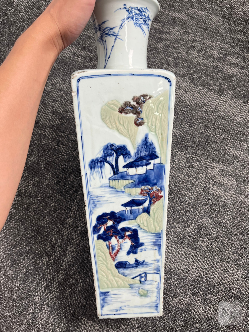 清康熙  釉下三彩山水人物亭台楼阁图四方瓶（税） - 图7